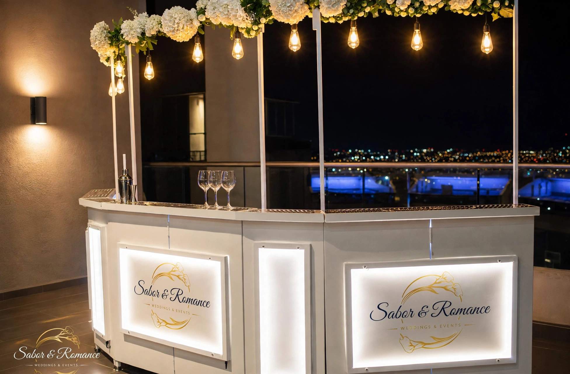 Stand con flores blancas y luces colgantes